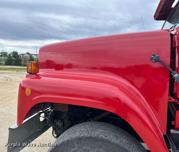 image for item LR9384 1991 International  2554 dump truck