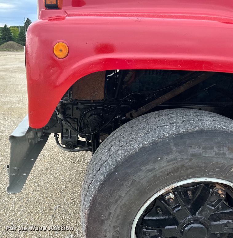 image for item LR9384 1991 International  2554 dump truck