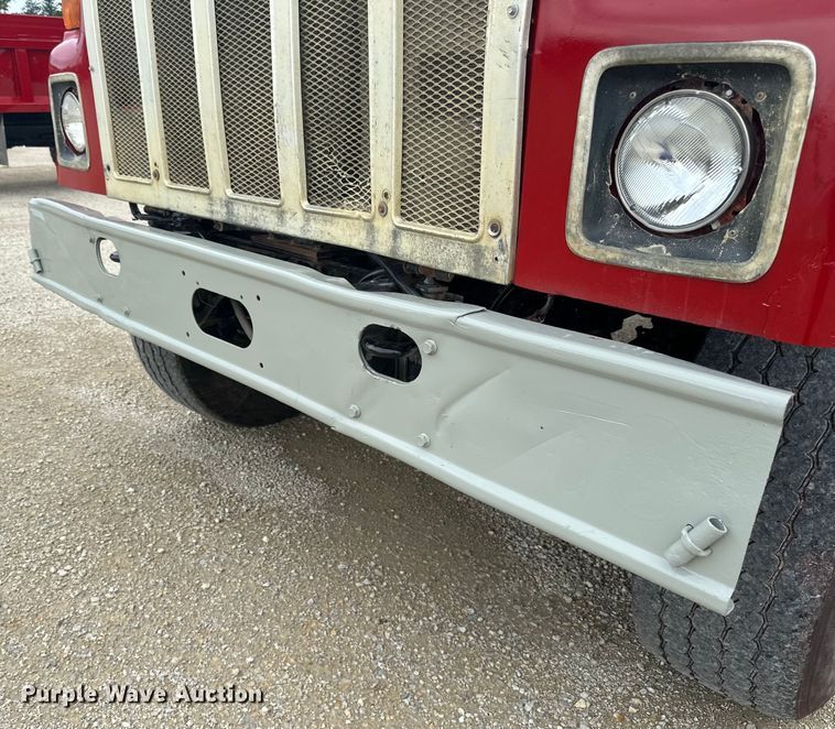 image for item LR9384 1991 International  2554 dump truck