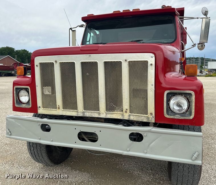 image for item LR9384 1991 International  2554 dump truck