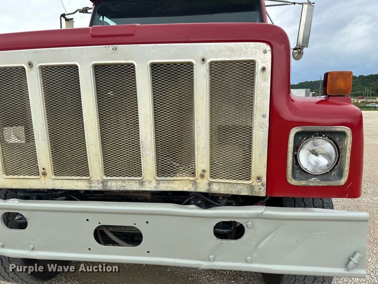 image for item LR9384 1991 International  2554 dump truck