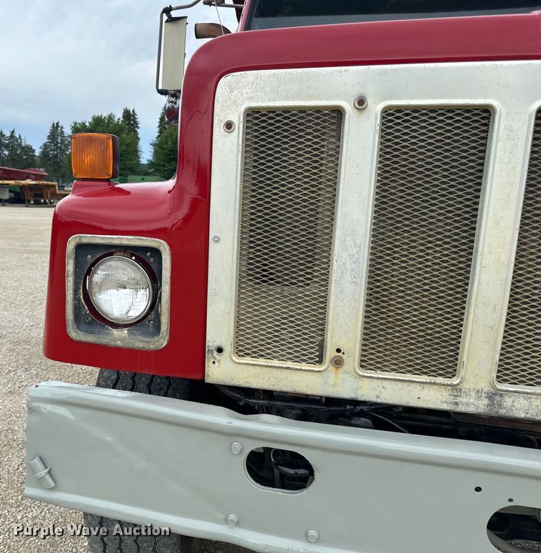 image for item LR9384 1991 International  2554 dump truck