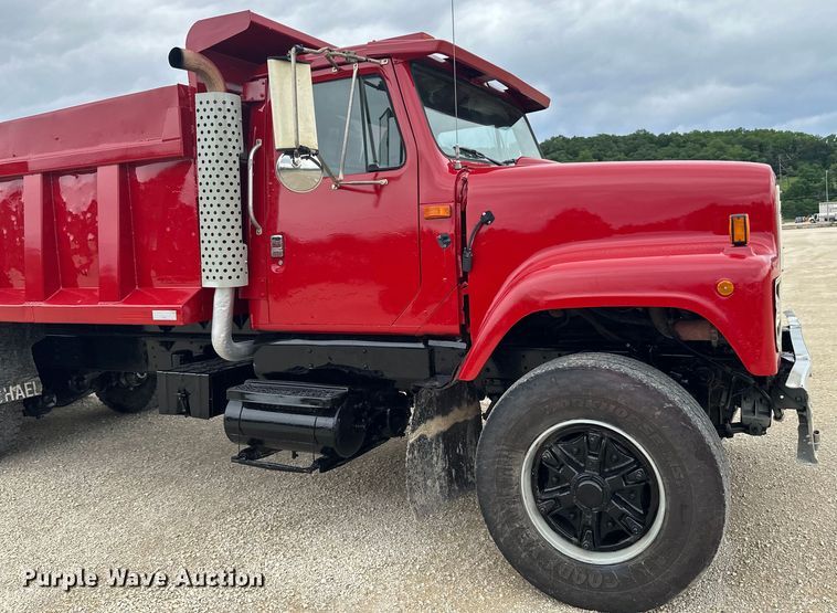 image for item LR9384 1991 International  2554 dump truck