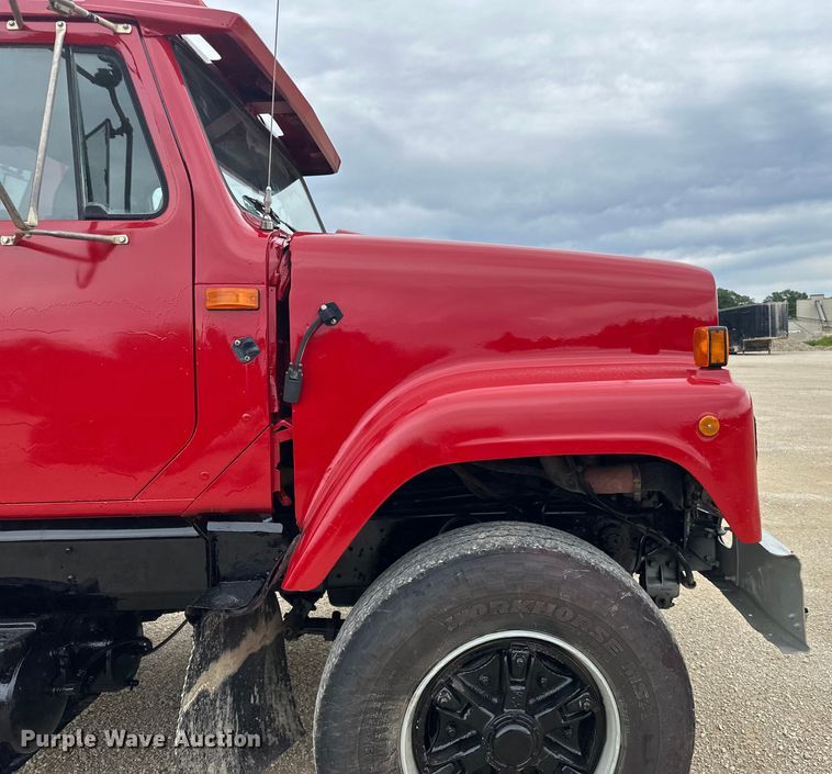 image for item LR9384 1991 International  2554 dump truck