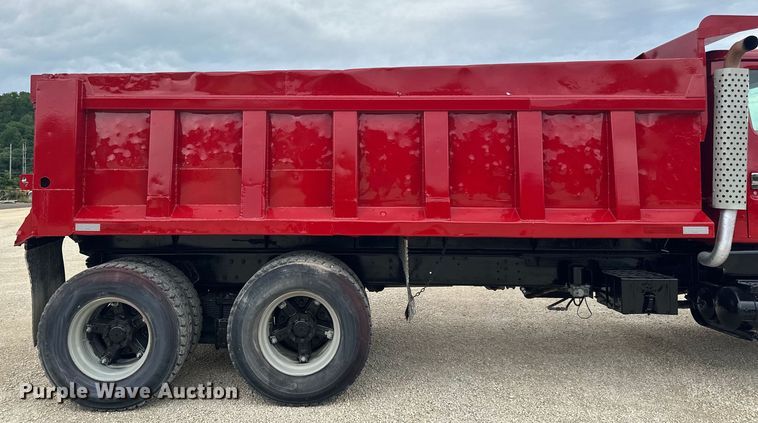 image for item LR9384 1991 International  2554 dump truck