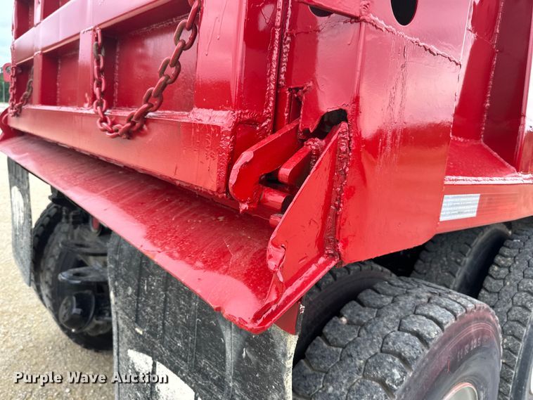 image for item LR9384 1991 International  2554 dump truck