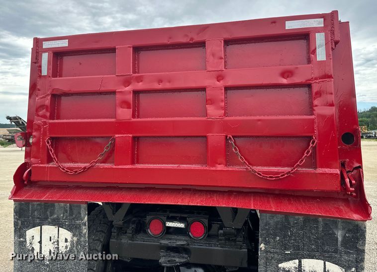 image for item LR9384 1991 International  2554 dump truck