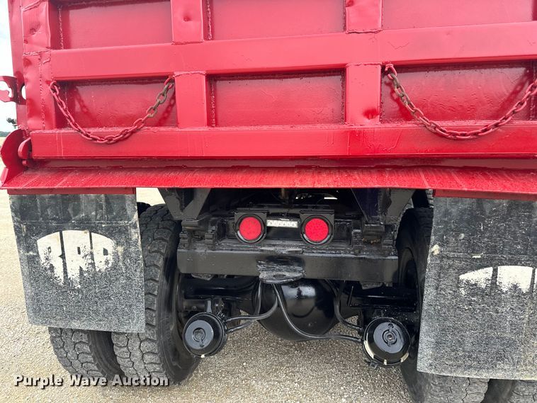 image for item LR9384 1991 International  2554 dump truck