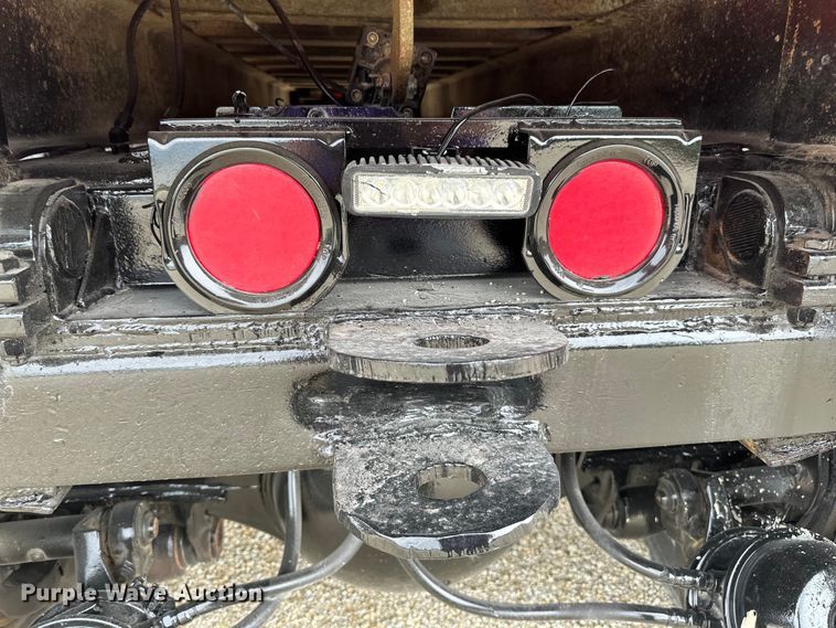 image for item LR9384 1991 International  2554 dump truck