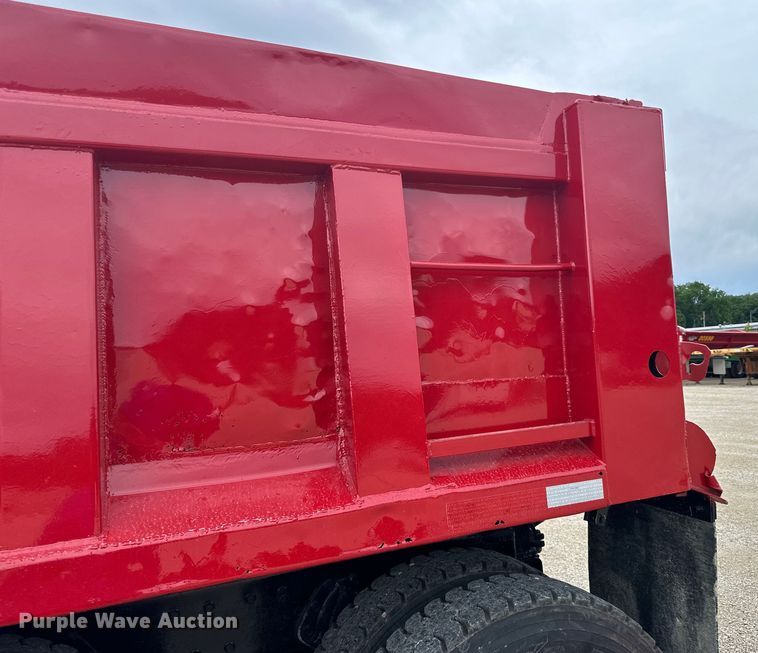 image for item LR9384 1991 International  2554 dump truck