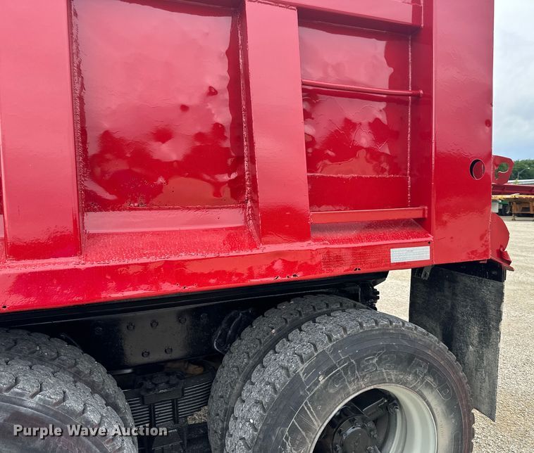 image for item LR9384 1991 International  2554 dump truck