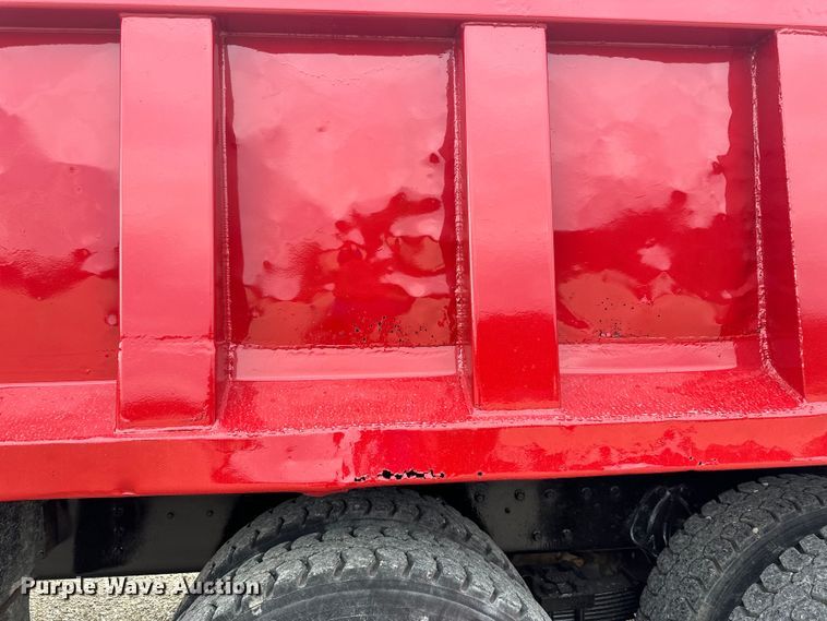 image for item LR9384 1991 International  2554 dump truck