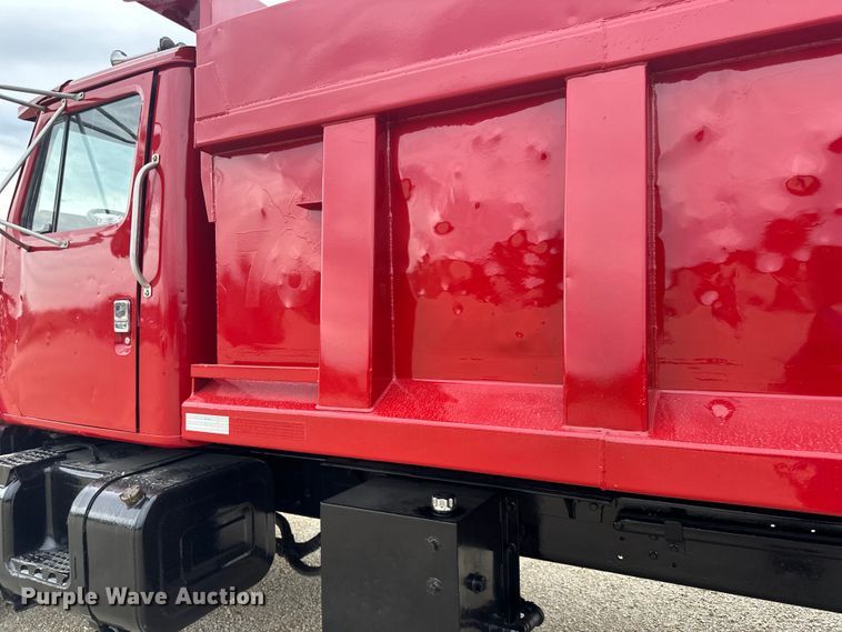image for item LR9384 1991 International  2554 dump truck