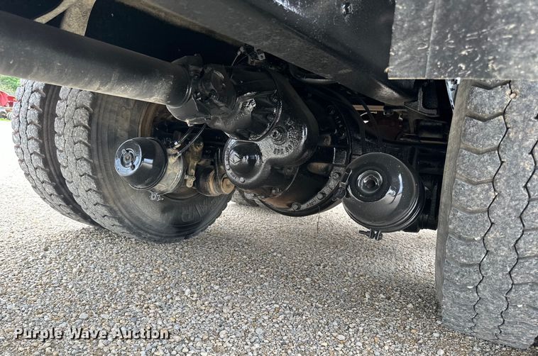 image for item LR9384 1991 International  2554 dump truck