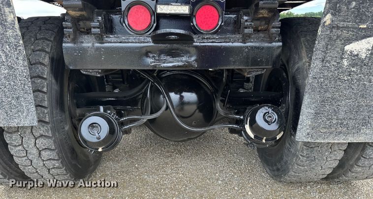 image for item LR9384 1991 International  2554 dump truck