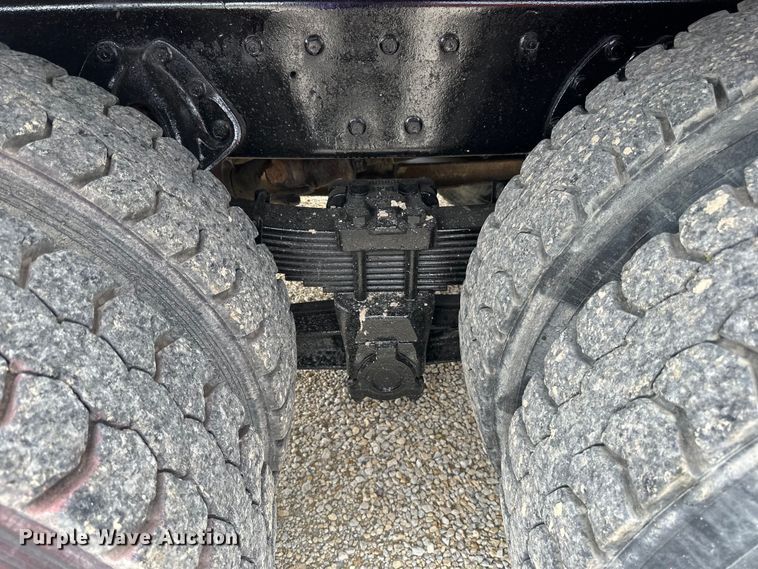 image for item LR9384 1991 International  2554 dump truck