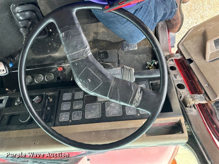 image for item LR9384 1991 International  2554 dump truck