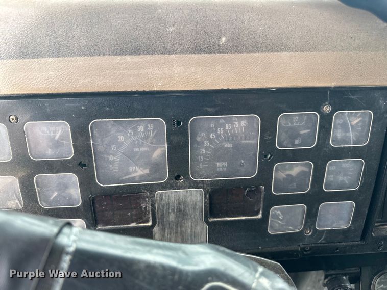 image for item LR9384 1991 International  2554 dump truck