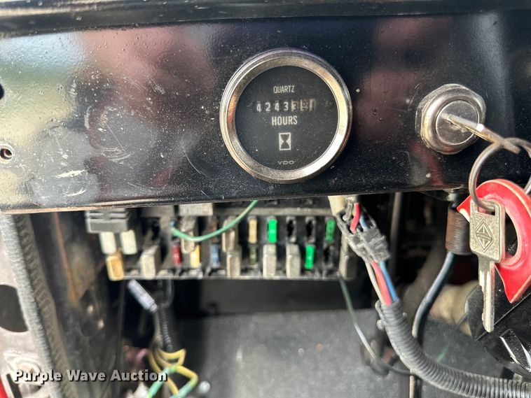 image for item LR9384 1991 International  2554 dump truck