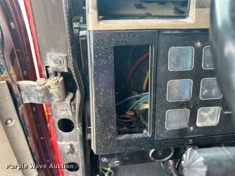 image for item LR9384 1991 International  2554 dump truck