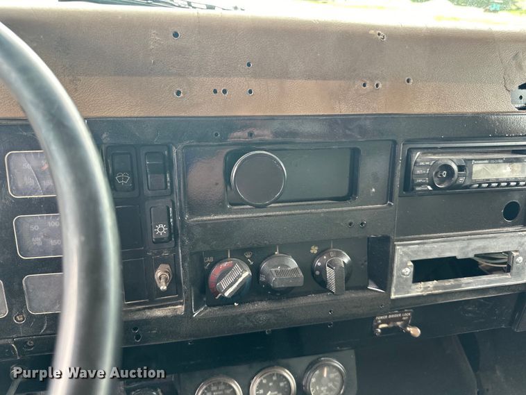 image for item LR9384 1991 International  2554 dump truck