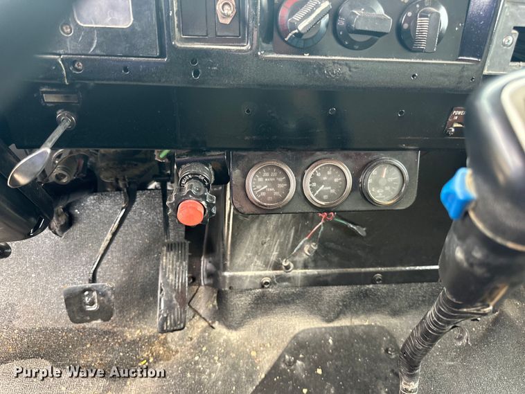 image for item LR9384 1991 International  2554 dump truck