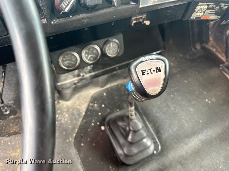 image for item LR9384 1991 International  2554 dump truck