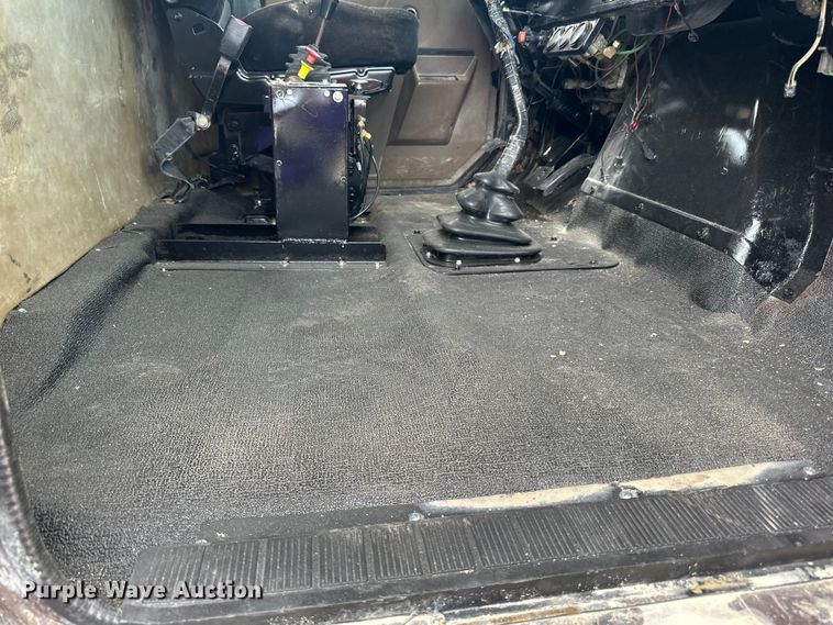 image for item LR9384 1991 International  2554 dump truck