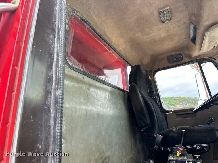 image for item LR9384 1991 International  2554 dump truck