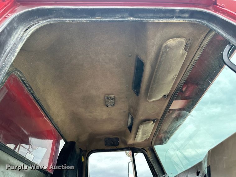 image for item LR9384 1991 International  2554 dump truck