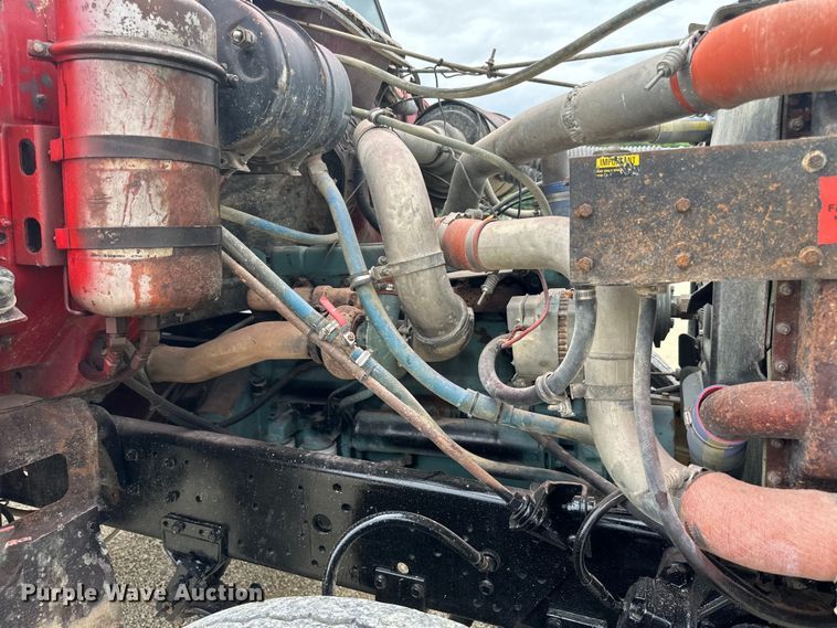 image for item LR9384 1991 International  2554 dump truck