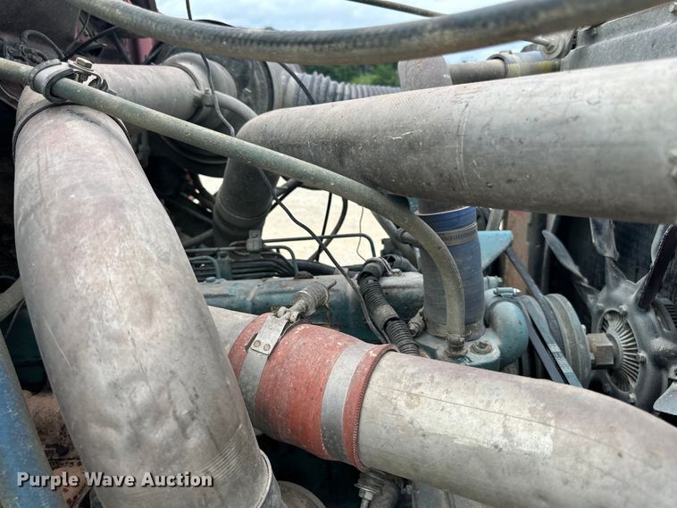 image for item LR9384 1991 International  2554 dump truck