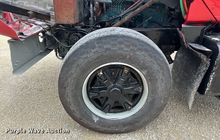 image for item LR9384 1991 International  2554 dump truck