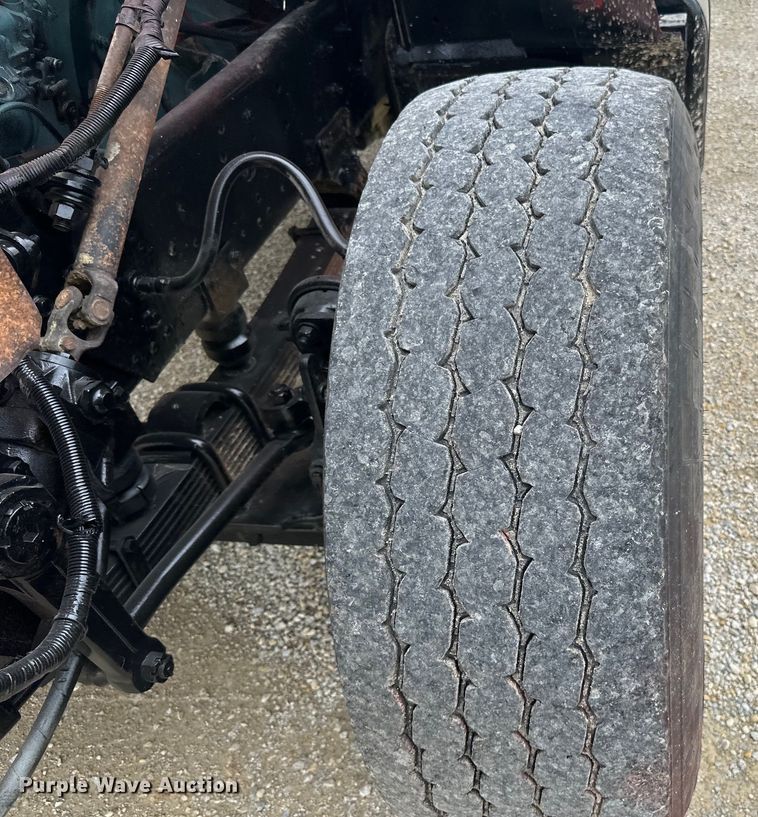 image for item LR9384 1991 International  2554 dump truck