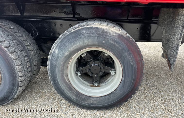 image for item LR9384 1991 International  2554 dump truck