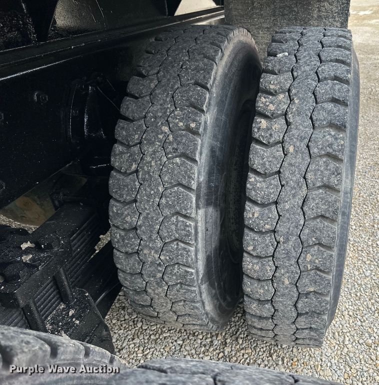 image for item LR9384 1991 International  2554 dump truck