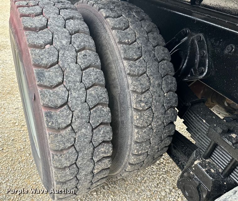 image for item LR9384 1991 International  2554 dump truck