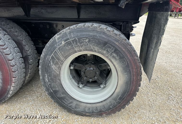 image for item LR9384 1991 International  2554 dump truck