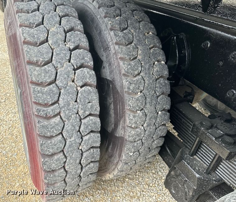 image for item LR9384 1991 International  2554 dump truck