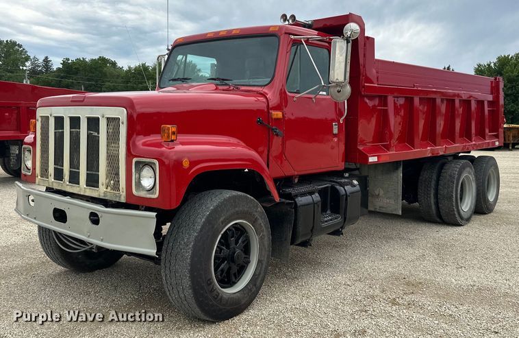 image for item LR9385 1993 International  2554 dump truck
