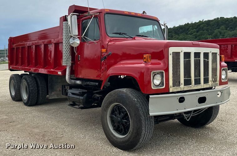 image for item LR9385 1993 International  2554 dump truck