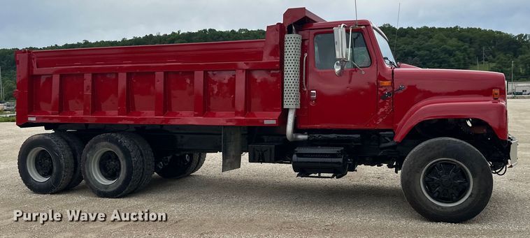 image for item LR9385 1993 International  2554 dump truck