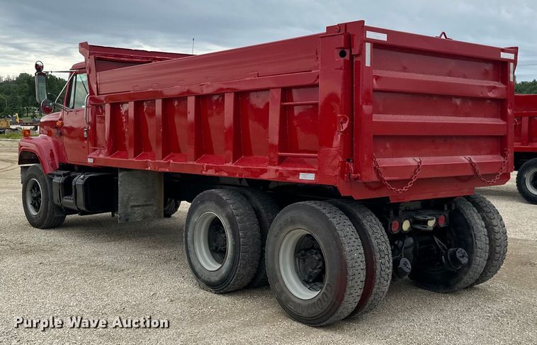 image for item LR9385 1993 International  2554 dump truck