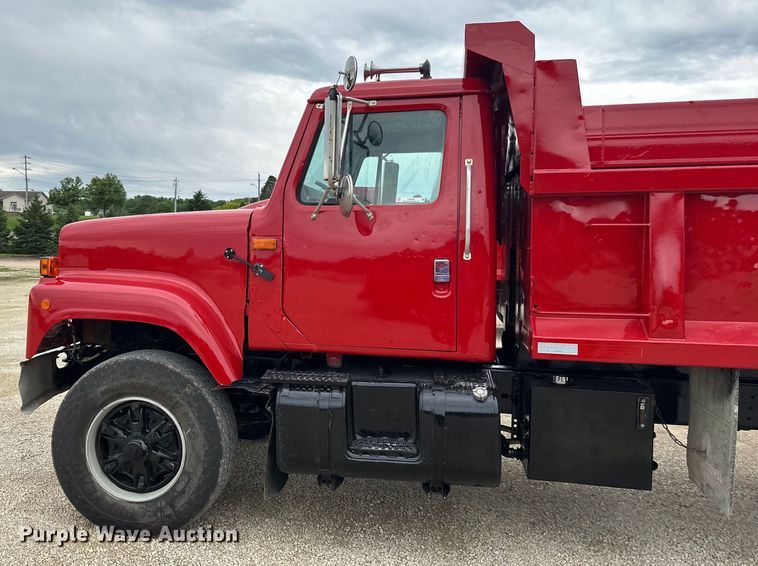 image for item LR9385 1993 International  2554 dump truck