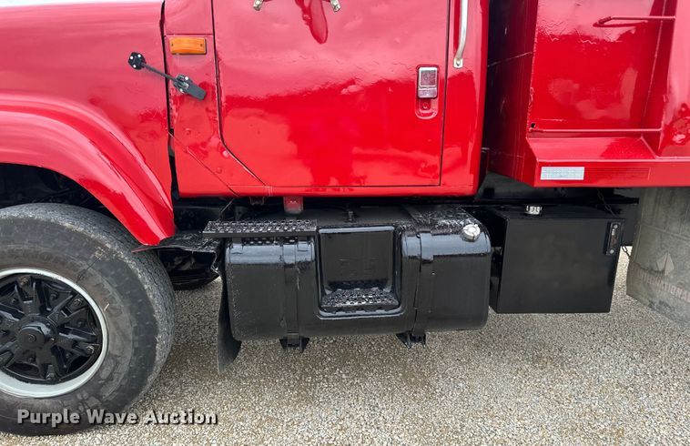 image for item LR9385 1993 International  2554 dump truck