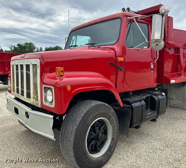 image for item LR9385 1993 International  2554 dump truck