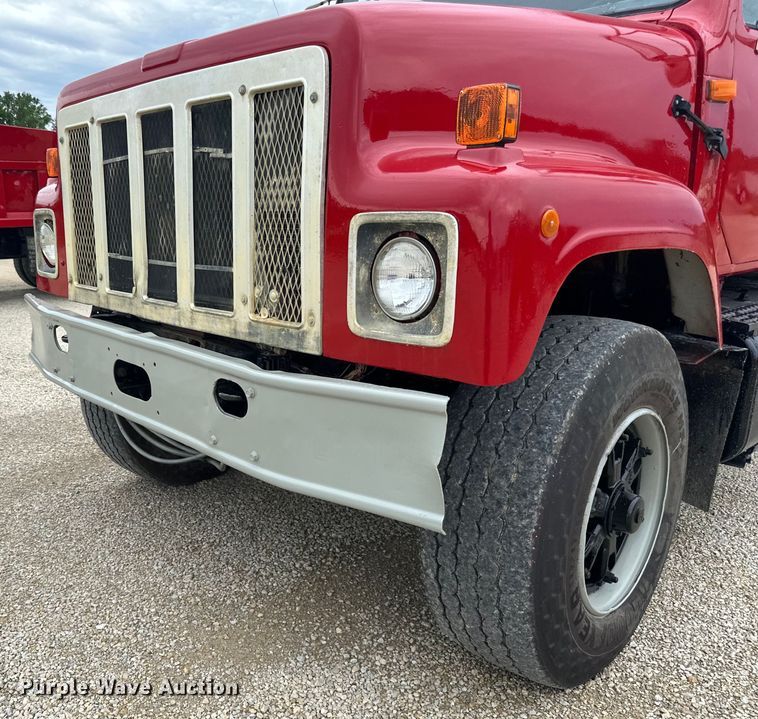 image for item LR9385 1993 International  2554 dump truck