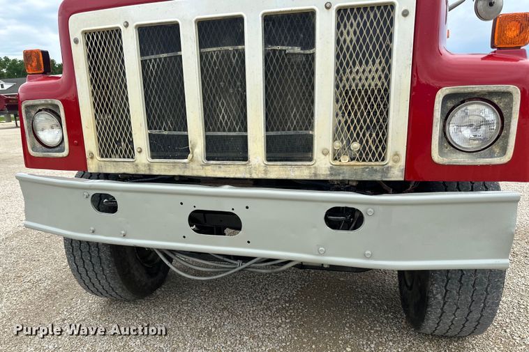 image for item LR9385 1993 International  2554 dump truck