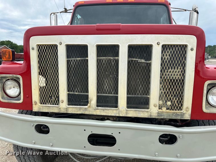 image for item LR9385 1993 International  2554 dump truck