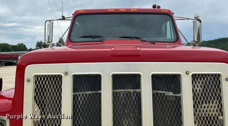 image for item LR9385 1993 International  2554 dump truck